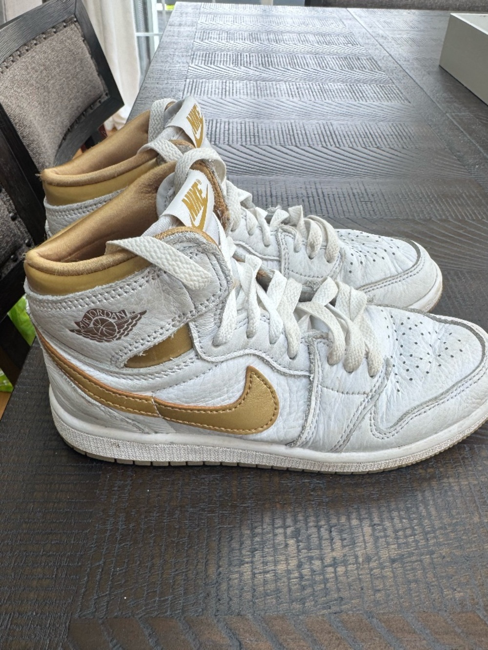 Nike Air Jordan 1 Mid White Gold Kids Size 1.5Y